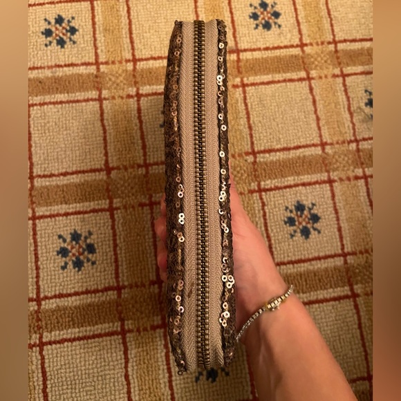 Deux Lux Gold Sequin Wallet Clutch - Picture 7 of 7